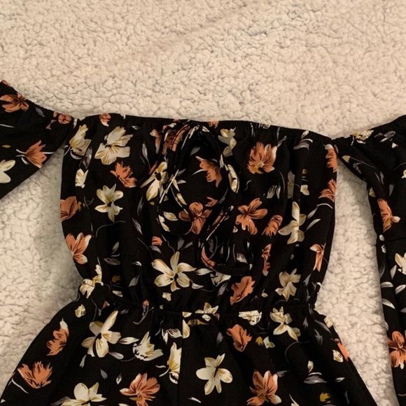 Off Shoulder Floral Romper - Picture 4 of 6